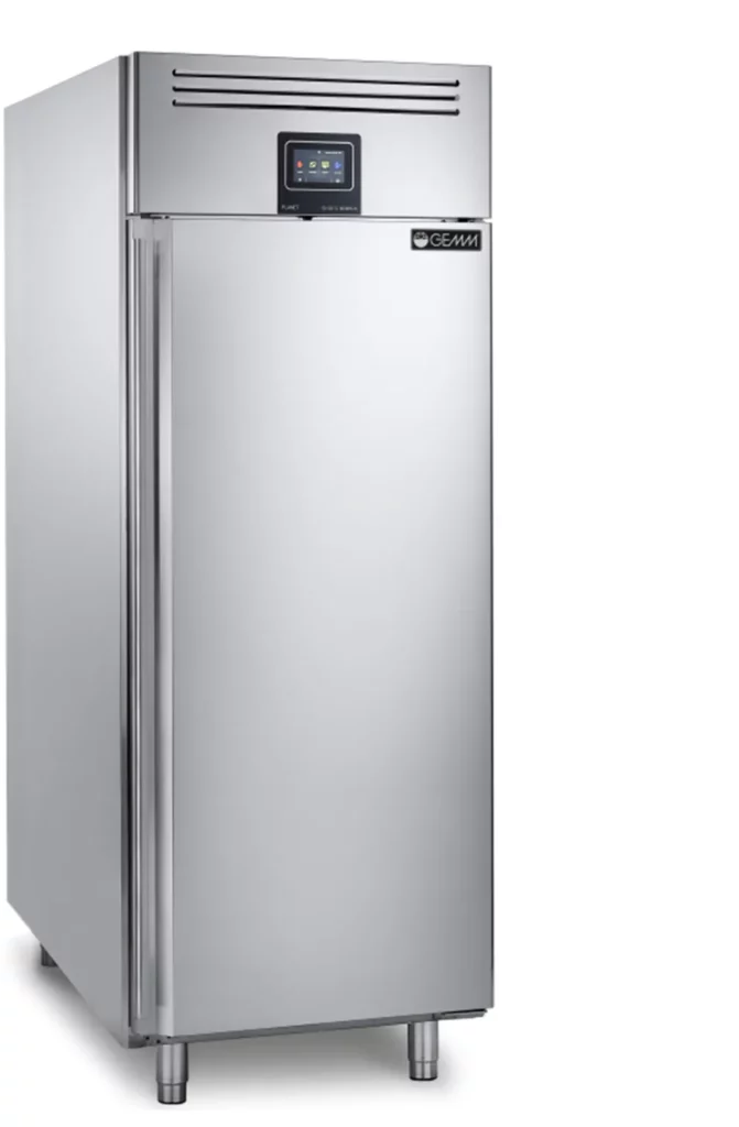 Ferramenta essencial para padaria, pastelaria e pizzaria profissional
Projectada para a melhor gestão do ciclo de levedura, controlo de temperatura, conservação e humidade relativa do ar com segurança e precisão
Inteiramente em aço inoxidável AISI 304 18/10, com isolamento em poliuretano de alta densidade de 70mm de espessura
A humidade interna é produzida, controlada e regulada pelo painel de controlo eletrónico
Para tabuleiros de 400x600mm e 600x800mm