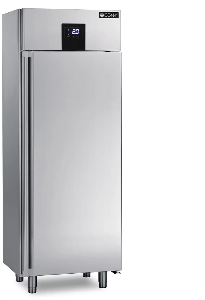 Indispensável para qualquer profissional de pastelaria
 	Painel de controlo permite a monotorização constante da temperatura dentro do armário
 	A ventilação indirecta garante não comprometer as características do produto
 	Inteiramente em aço inoxidável com isolamento de 70 mm de espessura
 	Para Tabuleiros 600x400mm