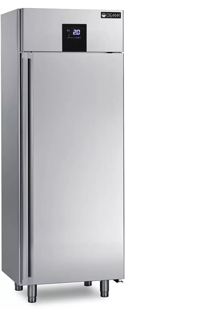Indispensável para qualquer profissional de pastelaria
 	Painel de controlo permite a monotorização constante da temperatura dentro do armário
 	A ventilação indirecta garante não comprometer as características do produto
 	Inteiramente em aço inoxidável com isolamento de 70 mm de espessura
 	Para Tabuleiros 600x400mm