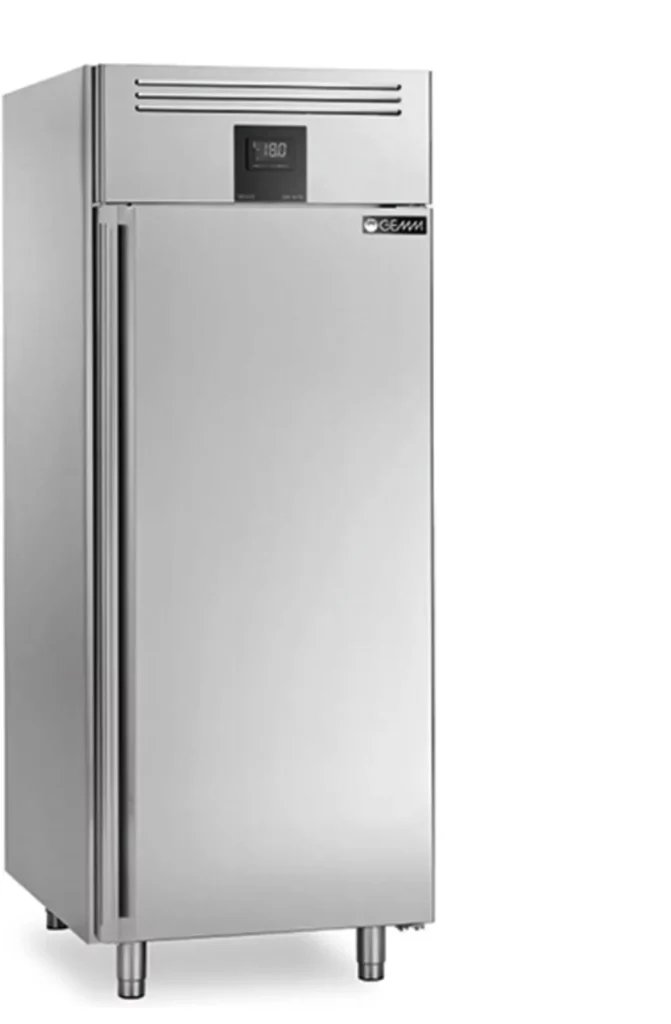 Indispensável para qualquer profissional de pastelaria
Painel de controlo permite a monotorização constante da temperatura dentro do armário
A ventilação indirecta garante não comprometer as características do produto
Inteiramente em aço inoxidável com isolamento de 70 mm de espessura
Para Tabuleiros 600x400mm ou 600x800mm